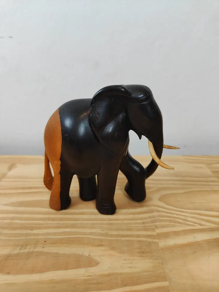 Sculpture éléphant en ébène 