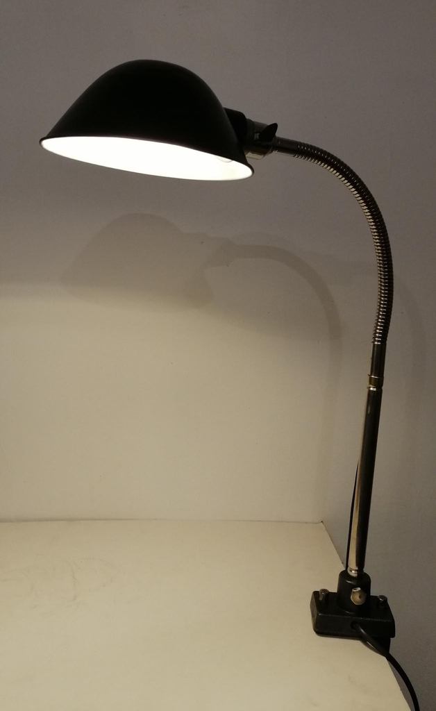 Lampe d'atelier sur étau