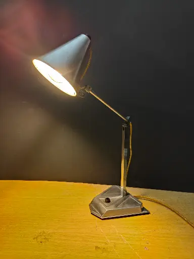 Lampe années 30 dans le style ''pirouette''